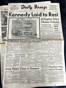 Periódico Daily Breeze 1963 original - JFK'S DEATH: "Kennedy puesto para descansar" - Imagen 1 de 2