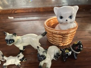 3 Miniature Siamese Cats Enesco 1 Brown Cat Hagen Renaker + Cat in Basket - Picture 1 of 5