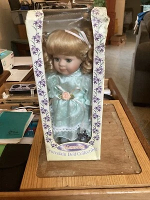 1999 VINTAGE COLLECTIBLE MEMORIES PORCELAIN DOLL with Original Box - Image 1 of 2