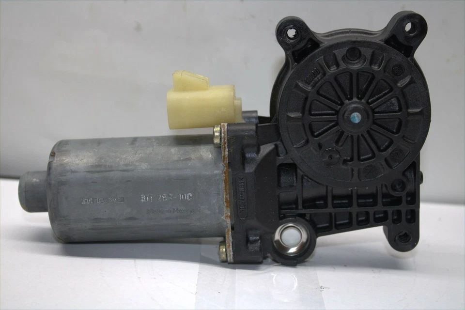  Dorman Window Motor   Passenger Side right rear - Image 1 of 3