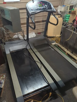 Cinta de Correr Vision Fitness T9700 HRT Buen Estado Con Unidad de Piezas Foto 1 de 4
