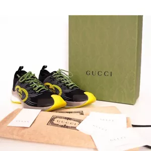 SNEAKERS 12G US 12,5 NUOVE $950 GUCCI nere grigie tessuto tecnico GIALLO LOGO GG Run - Foto 1 di 23