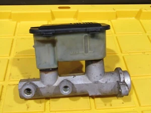1994-1999 Chevrolet C1500 4.3L OEM brake master cylinder 94 95 96 97 98 99 - Picture 1 of 4