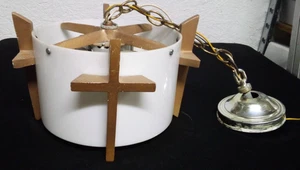 VINTAGE KIRCHE HÄNGELEUCHTE MID CENTURY MODERN HOLZ KREUZ PLEXIGLAS - Bild 1 von 6