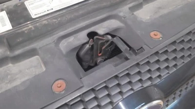 LATCH ASSEMBLY ONLY! Hood 4 Door Sport Trac Fits 01-05 EXPLORER 1746499 - Image 1 of 4