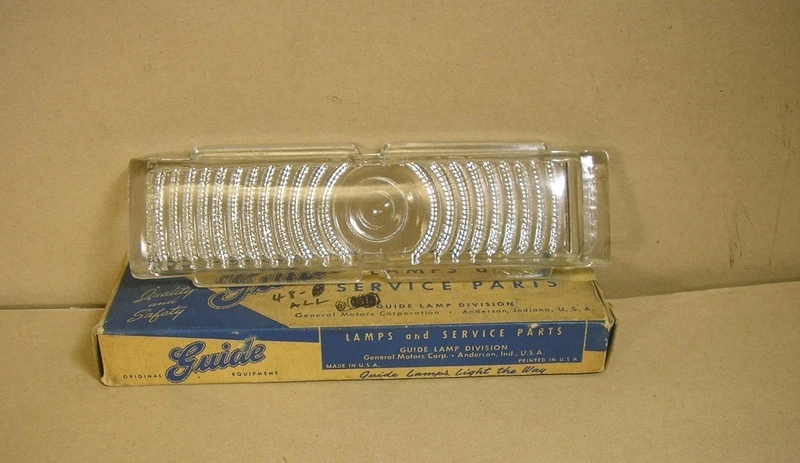 1948 庞蒂亚克停车灯镜头 NOS 5937577 — 第 1/1 张图片