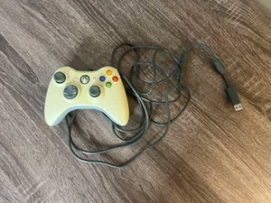MICROSOFT XBOX 360 OEM GENUINE WIRED CONTROLLER HAS SOME COLOR WEAR - Picture 1 of 2