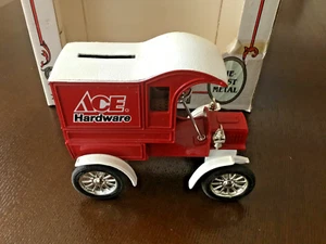 Vintage Ertl 1905 Ford Delivery Car Ace Hardware Münze Sparschwein rot neu Diecast - Bild 1 von 8