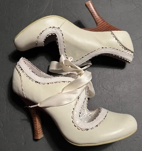 Licencia Poética Tacones Estilo Vintage Con Cinta Con Cordones Talla 8 (39) Blanco/Crema - Imagen 1 de 16