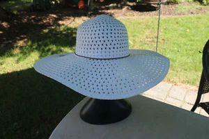 Time and True Women’s White Straw Laced Wide Brim Floppy One Size Sun Hat - Picture 1 of 10