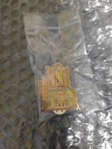 Hard Rock Cafe Department 56 Building Store Pin Limited Edition - Picture 1 of 2