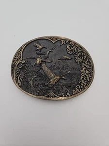 VINTAGE SOLID BRASS BELT BUCKLE  "DUCKS FLYING FROM POND" - Picture 1 of 4