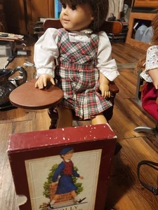 Muñeca American Girl Molly McIntire de 1980 con ropa, silla y libros - Imagen 1 de 7
