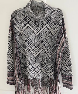 Suéter Poncho Boho Divertido MOSSIMO Supply Co con Detalle de Flecos - Talla XS  Foto 1 de 4