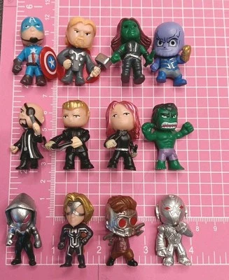 Lote de 12 mini figuras de acción Avengers Marvel Super Heroes 1,5" adornos para pasteles  Foto 1 de 4