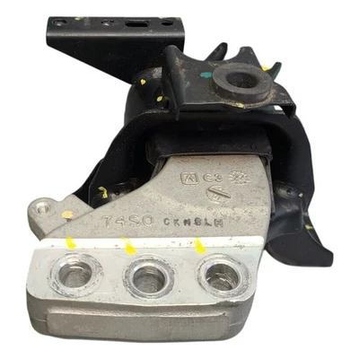 Suzuki SX4 S Cross JYB Boosterjet Engine Mount - Image 1 of 4