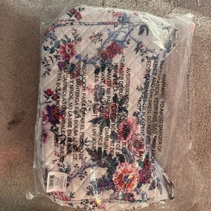 Bandolera Vera Bradley Frannie Media Luna Nueva con Etiquetas - Magnífica Floral - Imagen 1 de 1