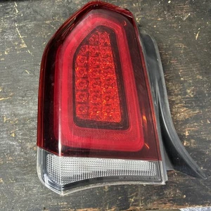 CHRYSLER 300 2015-2023 LUZ TRASERA DEL CONDUCTOR LÁMPARA TRASERA IZQUIERDA GENUINA - Imagen 1 de 12