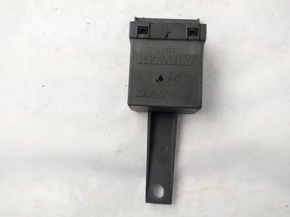 7700822928 CENTRALINA CHIUSURA CENTRALIZZATA RENAULT TRAFIC 1.9 D 74KW 6M 2P (20 - Immagine 1 di 4