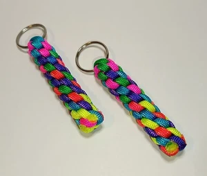 Portachiavi Fatto A Mano nodo rotondo Corda Paracord 3mm Arcobaleno - Foto 1 di 3