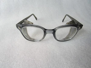 ORIGINAL ANTIQUE AMERICAN OPTICAL SAFETY GLASSES WITH LUCITE FRAME - Picture 1 of 24