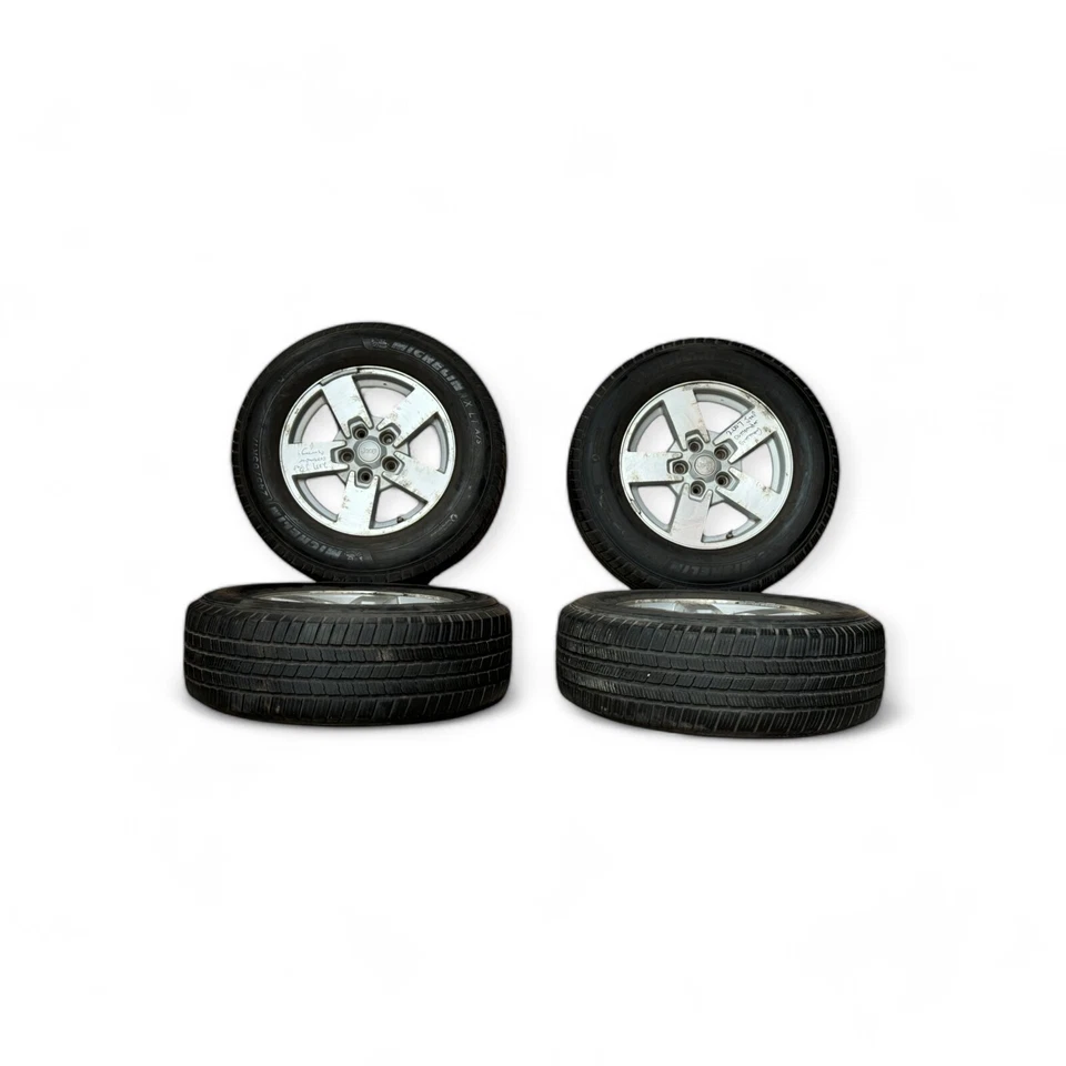 Felgensatz 5JS39TRMAA 2005-2010 Jeep Commander JK 17X7,5 5X127 Felgen + Reifen - Bild 1 von 4