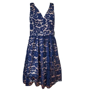 Nuevo con etiquetas Vestido Eliza J Talla 4 Azul Marino Encaje Ilusión Ajuste y Acampanado Cinturón Cóctel Sin Mangas - Imagen 1 de 12