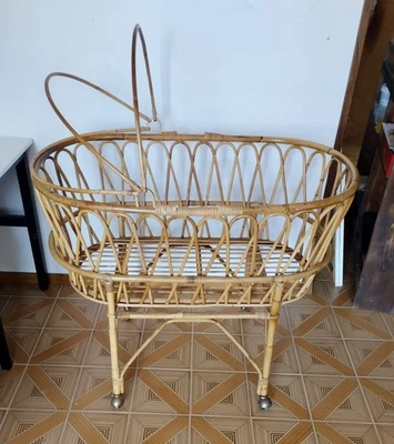 CULLA lettino in bambu' e vimini con ruote ,   cm 40x56x93 - Immagine 1 di 4