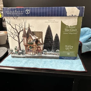 Dept 56 " 1 Royal Tree Court" set regalo natalizio 8 ottime condizioni 2002 ritirato - Foto 1 di 3