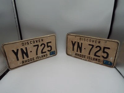 PAR DE PLACAS DE LICENÇA 1973 RHODE ISLAND YN-725 - Imagem 1 de 4
