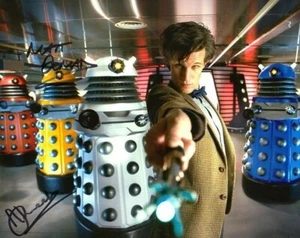 Autógrafo de Doctor Who: foto firmada por Matt Doman y Jon Davey (Victory of the Daleks) - Imagen 1 de 1