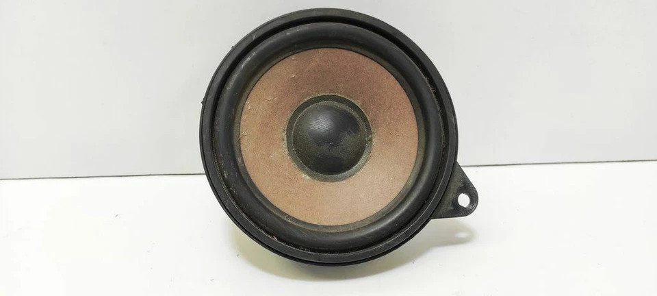 Altavoz puerta delantera Volkswagen Golf III 1994 gasolina/autogas UST43598 Foto 1 de 4