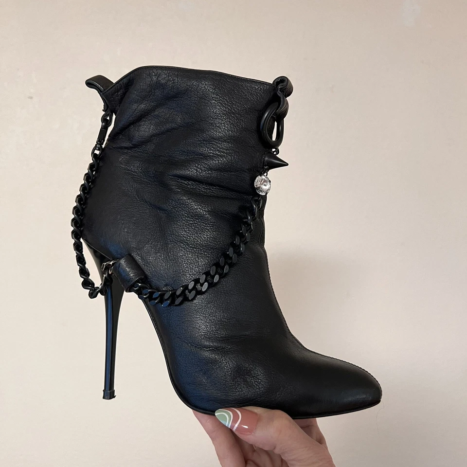 Bota Stiletto Bottega Veneta Cadena Cuero Negro con Cristales Euro 40 EE. UU. 10 Foto 1 de 4