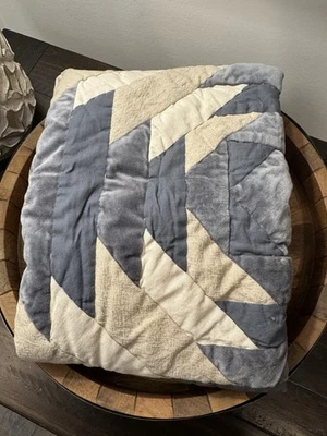 Pottery Barn Aubrey Terciopelo Patchwork KING Sham Acero Azul Beige Boho NUEVO Foto 1 de 4