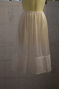 New S 19" white half slip 6" of lace - Picture 1 of 2