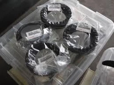 Genuine Toyota Celica MA61 TA61 Insulator Rear Coil Spring Lower & Upper LH & RH Foto 1 de 4