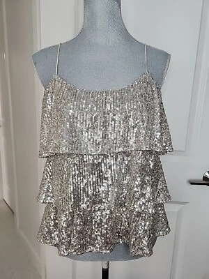 Camiseta sin mangas EXPRESS plateada con lentejuelas de 3 niveles brillante sexy mediana nueva con etiquetas elegante  Foto 1 de 4