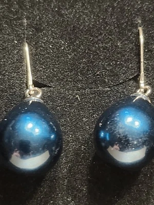 Ohrhänger mit je einer blauen, ovalen, Muschelkernperle,Silber, Klappbressur,   - Bild 1 von 4
