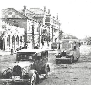 Kobe Kiomachi Street Car Bus People Hyogo Japan 1920s - Picture 1 of 2