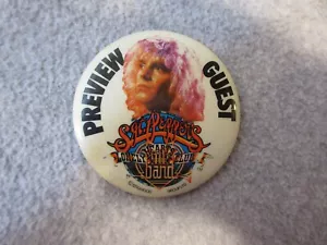 1978 Australian GUEST PREVIEW SGT PEPPERS LONELY HEARTS CLUB BAND Movie Pin Back - Picture 1 of 2