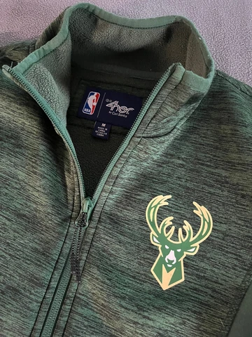 Women's Milwaukee Bucks Long Sleeve Sweater Medium Green Cover