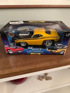 Brand New Muscle Machines '70 Plymouth Cuda Diecast Car Yellow 1970 - Picture 1 of 6
