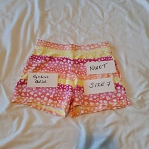 Gymboree outlet shorts size 7, NWOT rainbow heart design - Picture 1 of 2