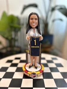 Caitlin Clark Indiana Fever 2024 WNBA Draft Pick Bobblehead FOCO NEU - Bild 1 von 3