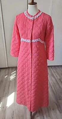 Abrigo acolchado vintage Sears At Home Wear años 60 burbuja goma rosa Foto 1 de 4