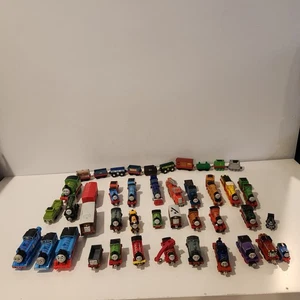 Großes Set Thomas & seine Freunde Take n Play Eisenbahn Züge Wagen Magnet Druckguss 40+ - Bild 1 von 9