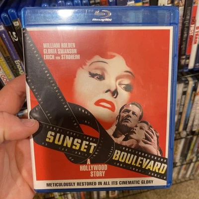 Sunset Boulevard 1950 Blu-Ray 2012 Paramount Widescreen William Holden * - Image 1 of 2