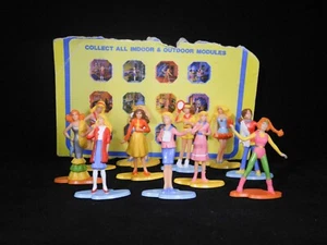 11 VINTAGE TARA SPIELZEUG KLEINE TEENY PUPPENFIGUREN - Bild 1 von 4