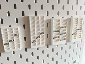 Portapilas Ikea Skadis Peg Board CR2032 CR2450 LR44 LR54 Baterías Almacenamiento - Imagen 1 de 8