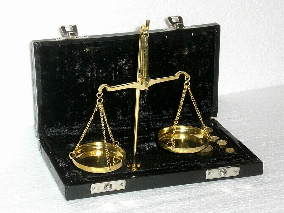 nostalgische Apothekerwaage Goldwaage Waage mit 5 Gewichte von 1g - 10g - Bild 1 von 4